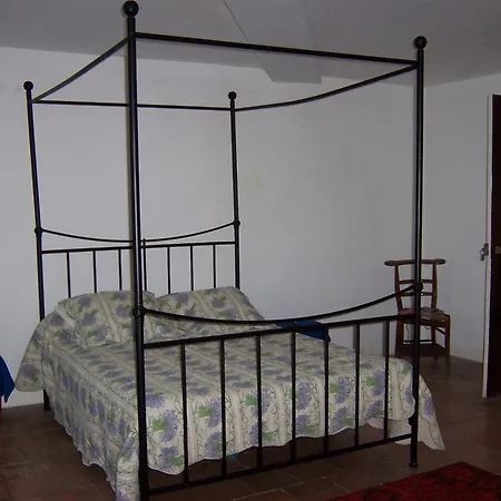 Demi-chateau De Paulignan Pour 15 Personnes *