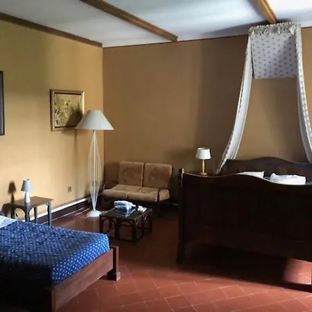 Demi-chateau De Paulignan Pour 15 Personnes * Trausse