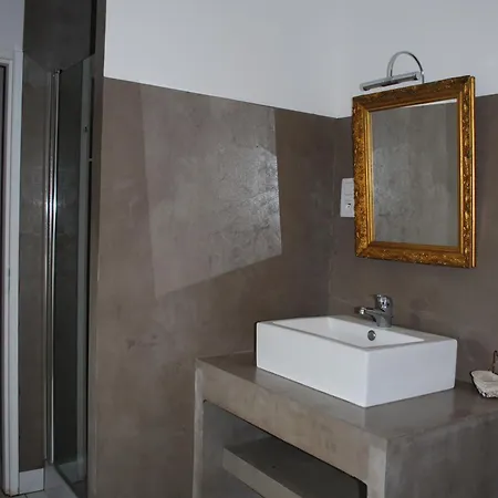 Demi-chateau De Paulignan Pour 15 Personnes *